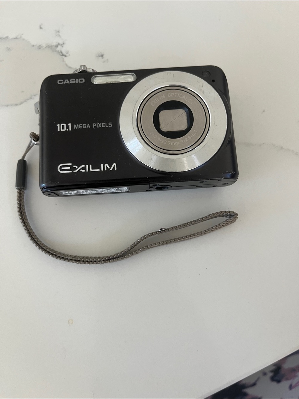 Casio Exilim Slim Point-and-Shoot Camera retro Digital Cam 10.1 MP CCD Censor